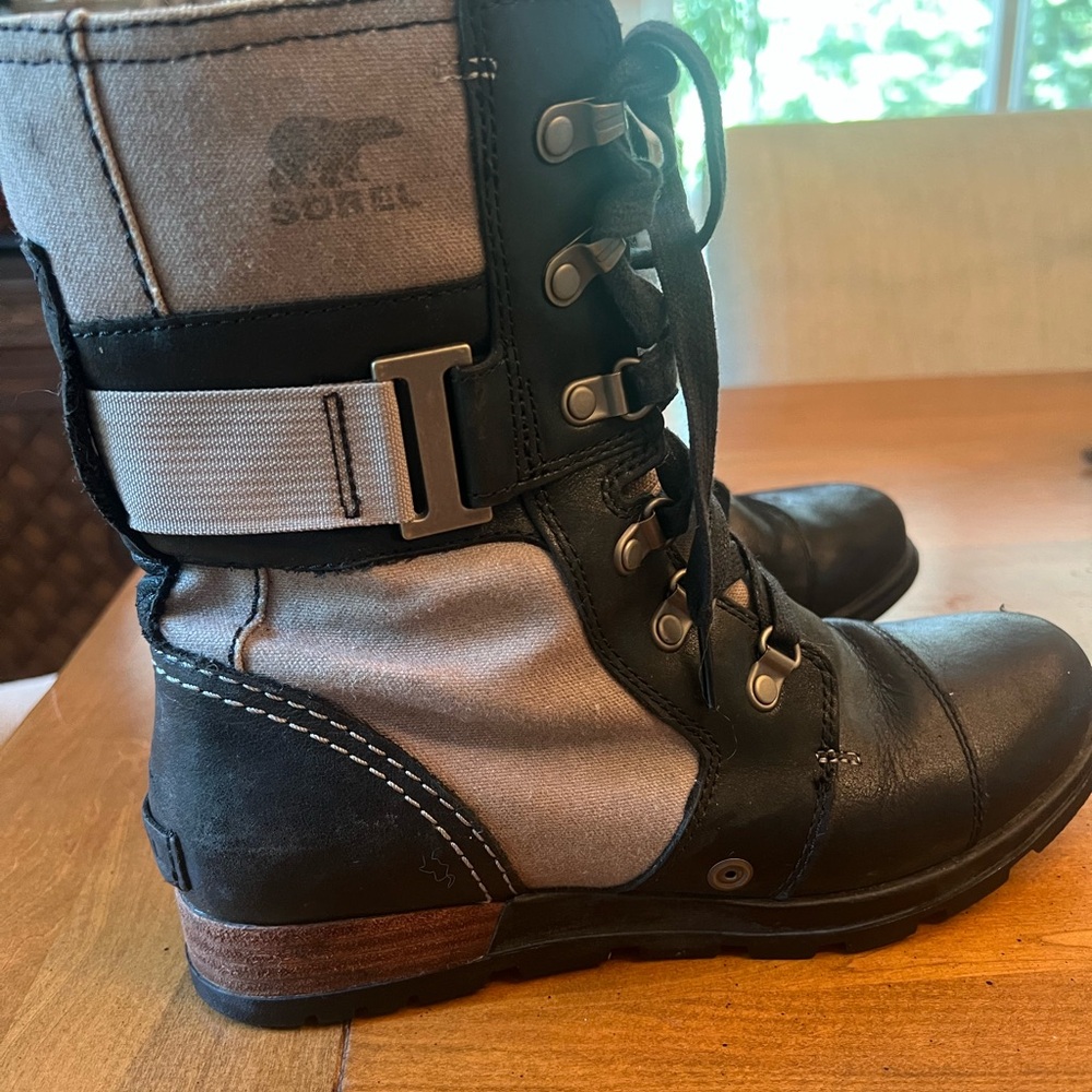 Sorel Black and Gray Buckle Boots